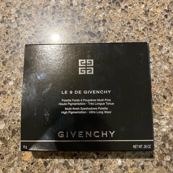Le 9 De Givenchy Eyeshadow Palette - Picture 4 of 10